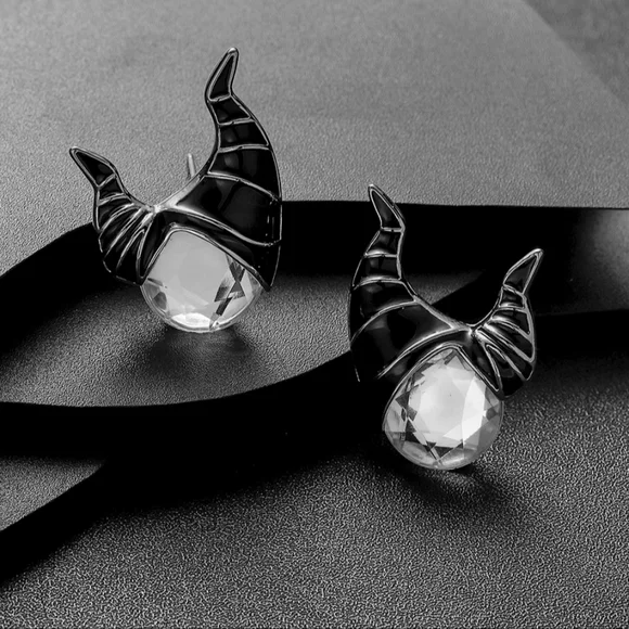 🔥 Maleficent Oversized Stud Earrings ✴ 🔥 - Picture 3 of 12